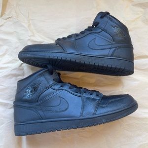 Air Jordan 1 Mid 'Triple Black'